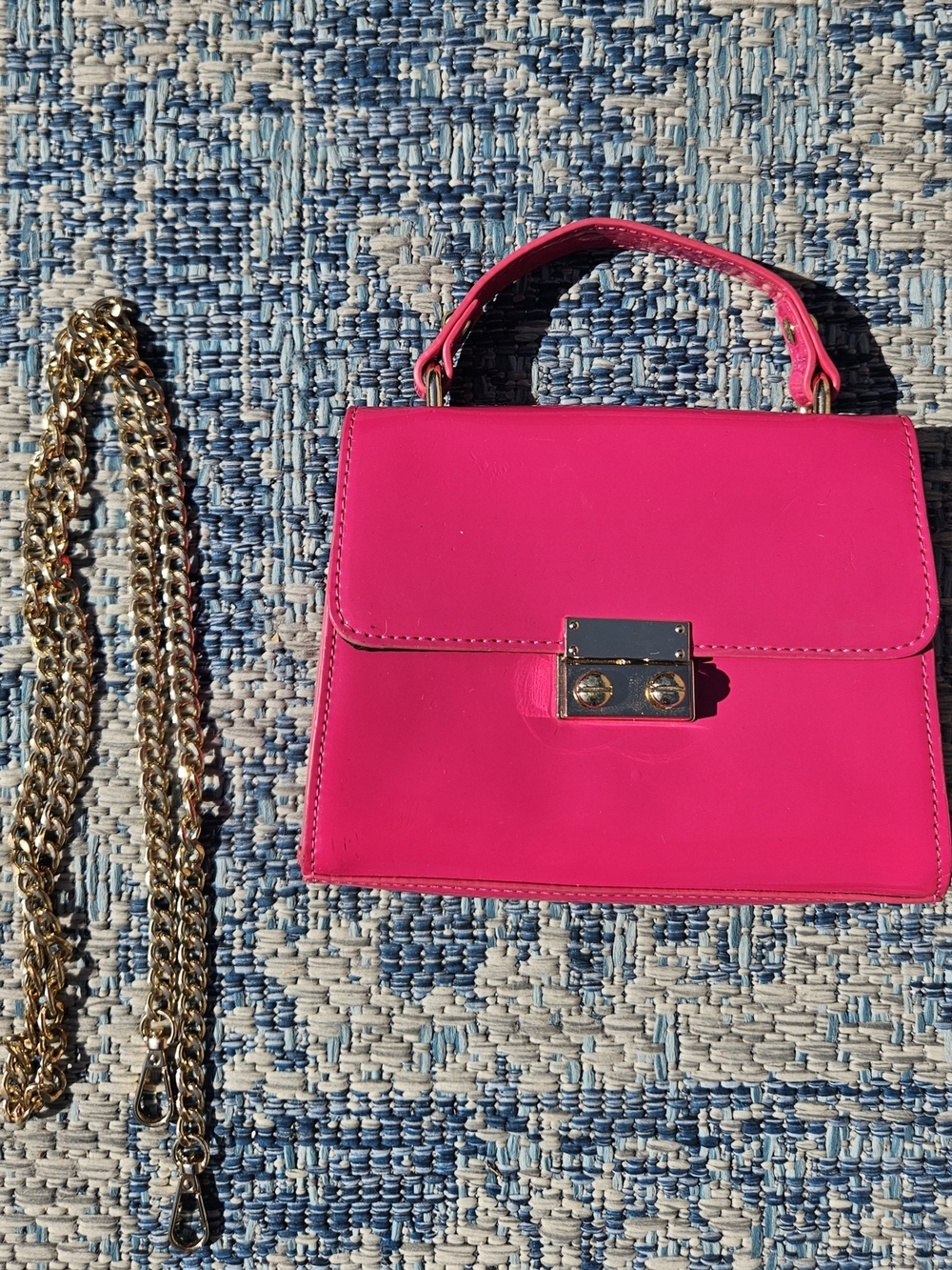 Forever 21 top handle mini purse features a vibrant fuchsia pink exterior